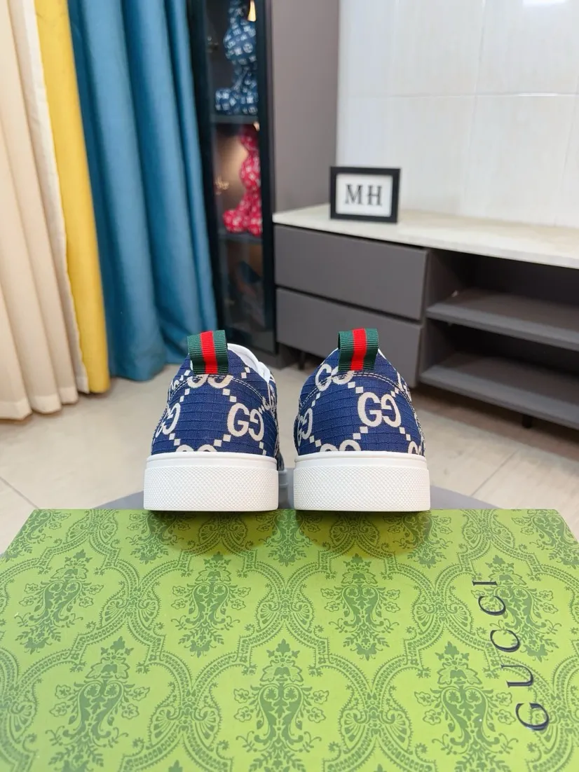 Men's shoes 💰400🌸🌸[GUCCI] Gucci's new spring and summer slip-on loafers with cartoon characters, Fendi F's low-top trendy men's shoes, 😈The upper is made of Italian 🇮🇹 imported sheep suede with Lafayette embroidered leather, full pigskin lining, original rubber non-slip outsole! The style is high-profile and elegant, and the upper is versatile and fashionable. 🇱🇾🇱🇾A large number of ready-made and reposted pictures will be sold! 38-44,